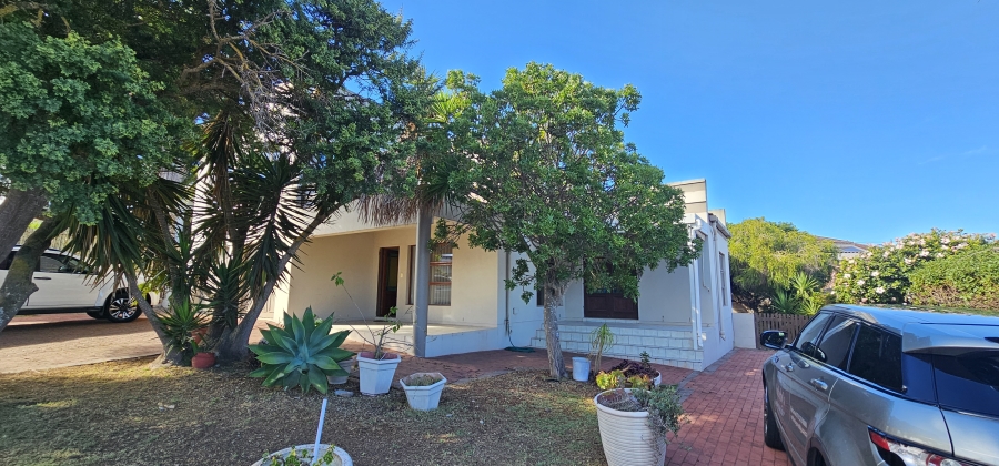 4 Bedroom Property for Sale in Middedorp Western Cape